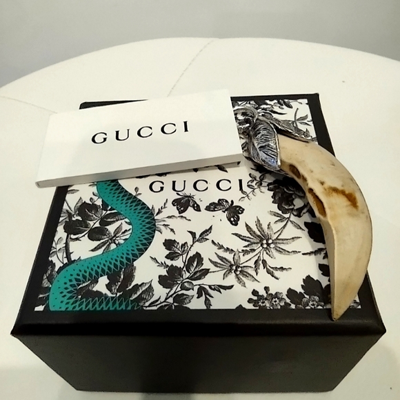 Gucci Men's Rare sterling silver tooth horn pendant necklace Italian Horn NEW